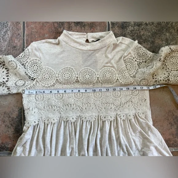 American Eagle Linen Blend Cottage Core Cream Crochet Overlay Keyhole Back Top - Picture 6 of 7